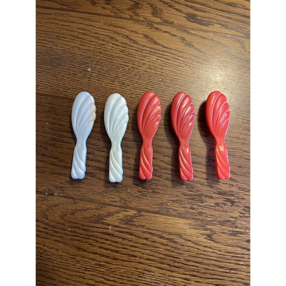 Barbie Shell Brushes Lot Of 5 1990s White Pearl Red Mixed Colors Hair Combs - Picture 4 of 6